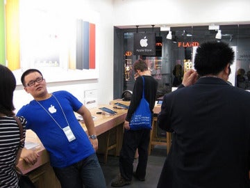 China clona una Apple Store con empleados y todo