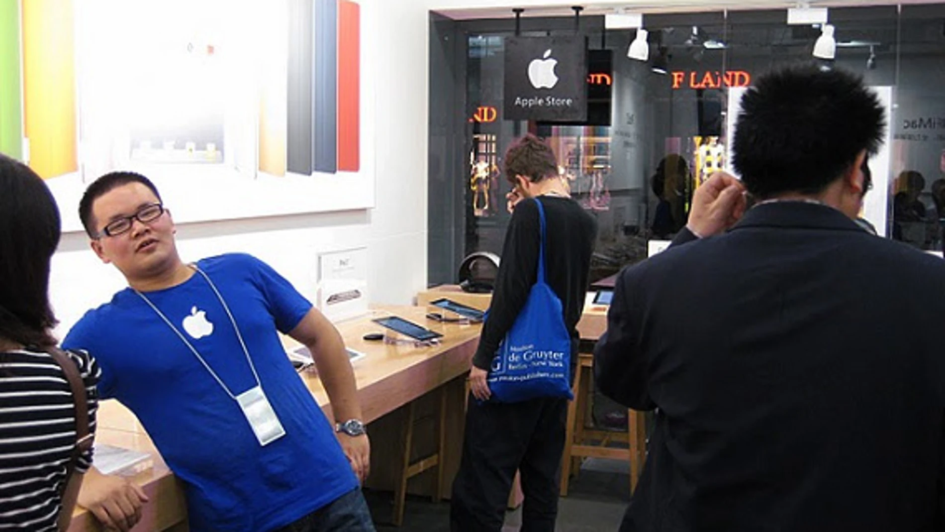 China clona una Apple Store con empleados y todo China clona una Apple Store con empleados y todo