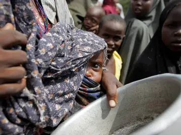Un puente humanitario para ayudar a Somalia Un puente humanitario para ayudar a Somalia