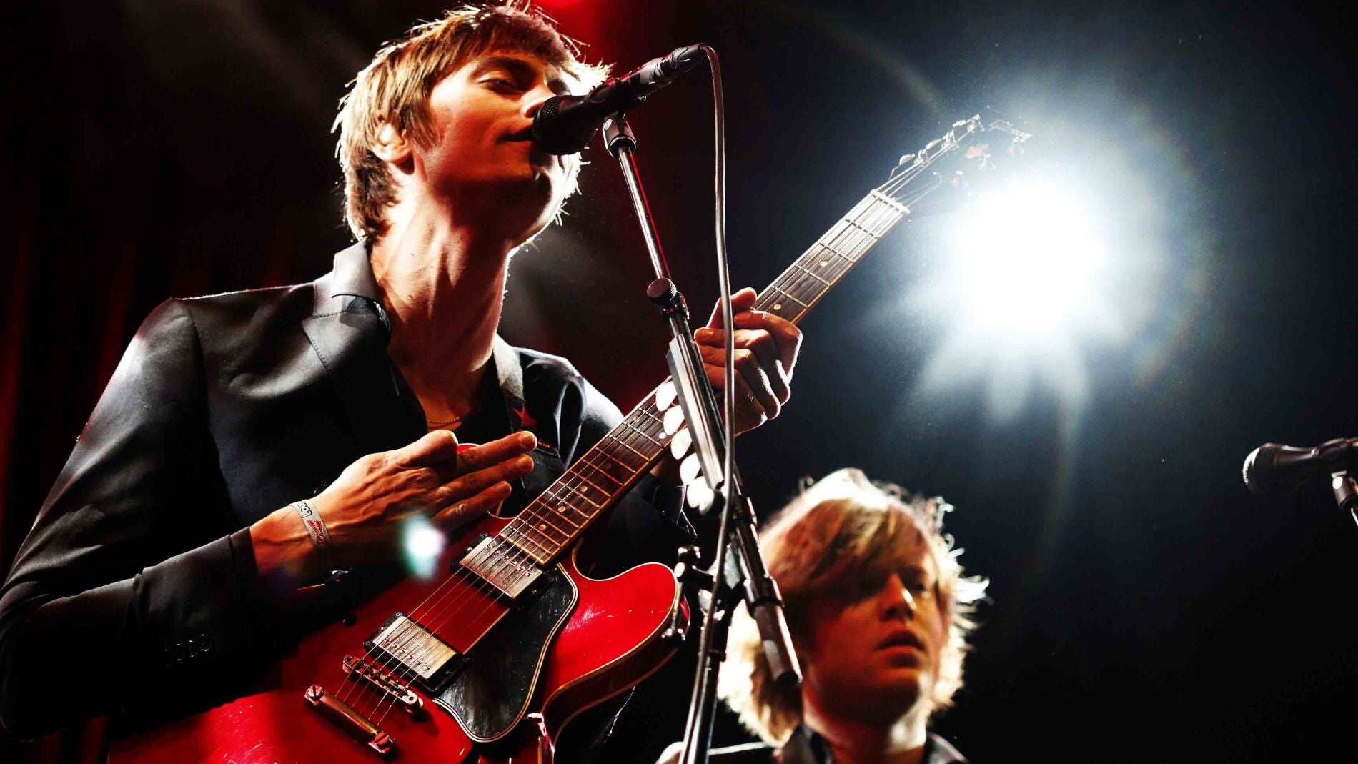 Mando Diao cierra un Low Cost marcado por las condolencias a los ca&iacute;dos