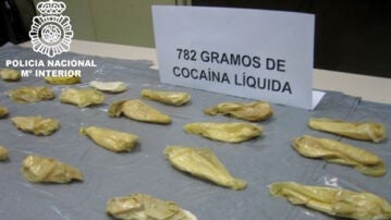 Detenido por llevar 32 preservativos con cocaína en su estómago 