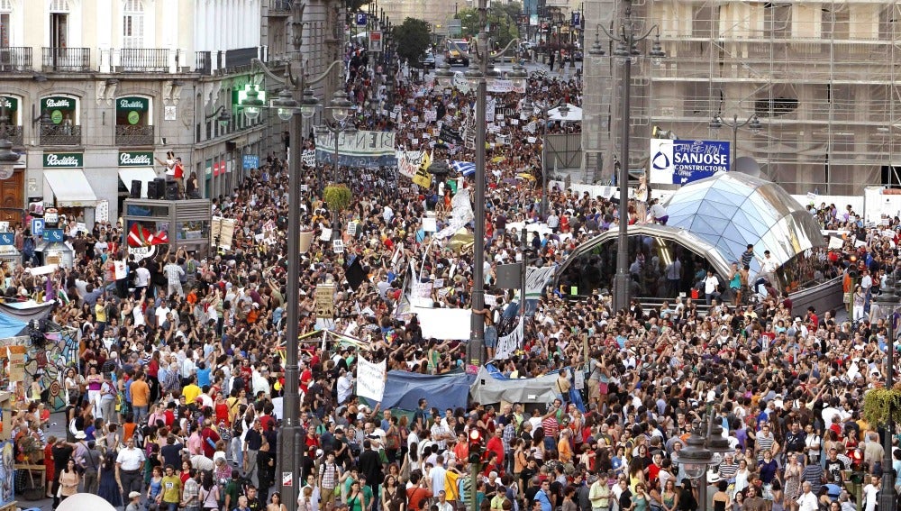 Miles de indignados del 15-M vuelven a tomar la Puerta del Sol