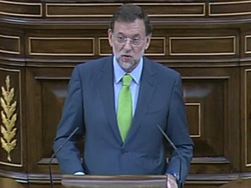 Rajoy acusa a Zapatero de gobernar con los "focos apagados" 