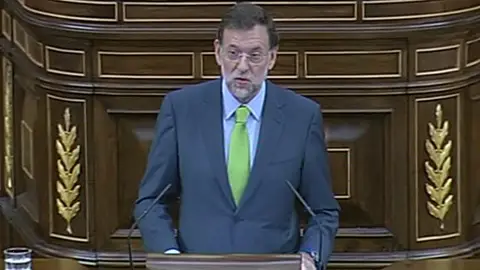 Rajoy acusa a Zapatero de gobernar con los "focos apagados" Rajoy acusa a Zapatero de gobernar con los "focos apagados"