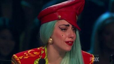 Lady Gaga rompe a llorar emocionada durante un concurso en la tele