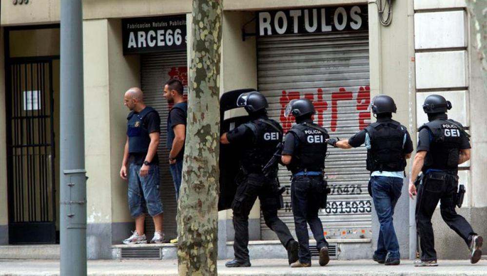 Agentes de la policía en La Diagonal