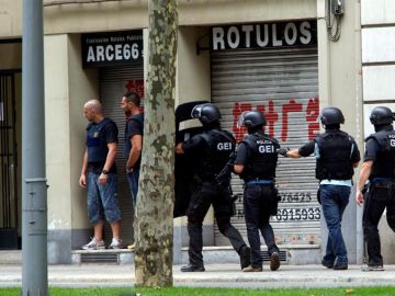 Agentes de la policía en La Diagonal Agentes de la policía en La Diagonal