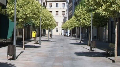 Con el verano, sol, calor, playa y... ciudades fantasma