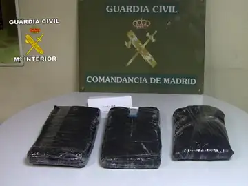 Detenido en Barajas un trabajador con más de 14 kilos de cocaína Detenido en Barajas un trabajador con más de 14 kilos de cocaína