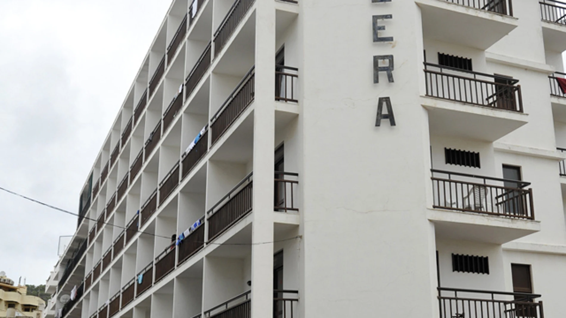 Muere una joven de 20 años tras caerse de un cuarto piso Muere una joven de 20 años tras caerse de un cuarto piso