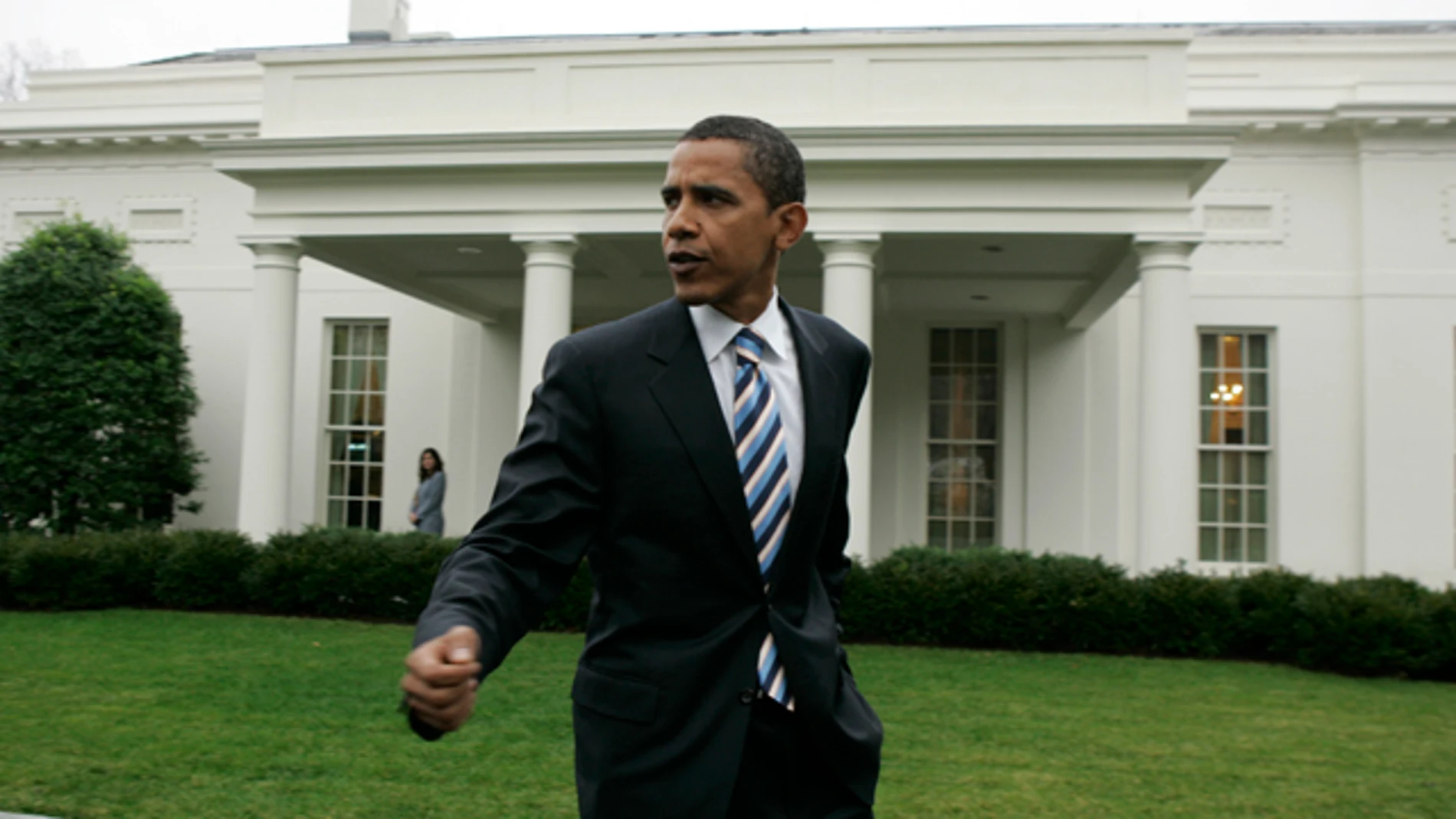 Obama frente a la Casa Blanca en 2007 Obama frente a la Casa Blanca en 2007