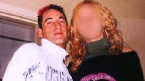 Un hombre se entrega tras asesinar a dos prostitutas en Alicante Un hombre se entrega tras asesinar a dos prostitutas en Alicante