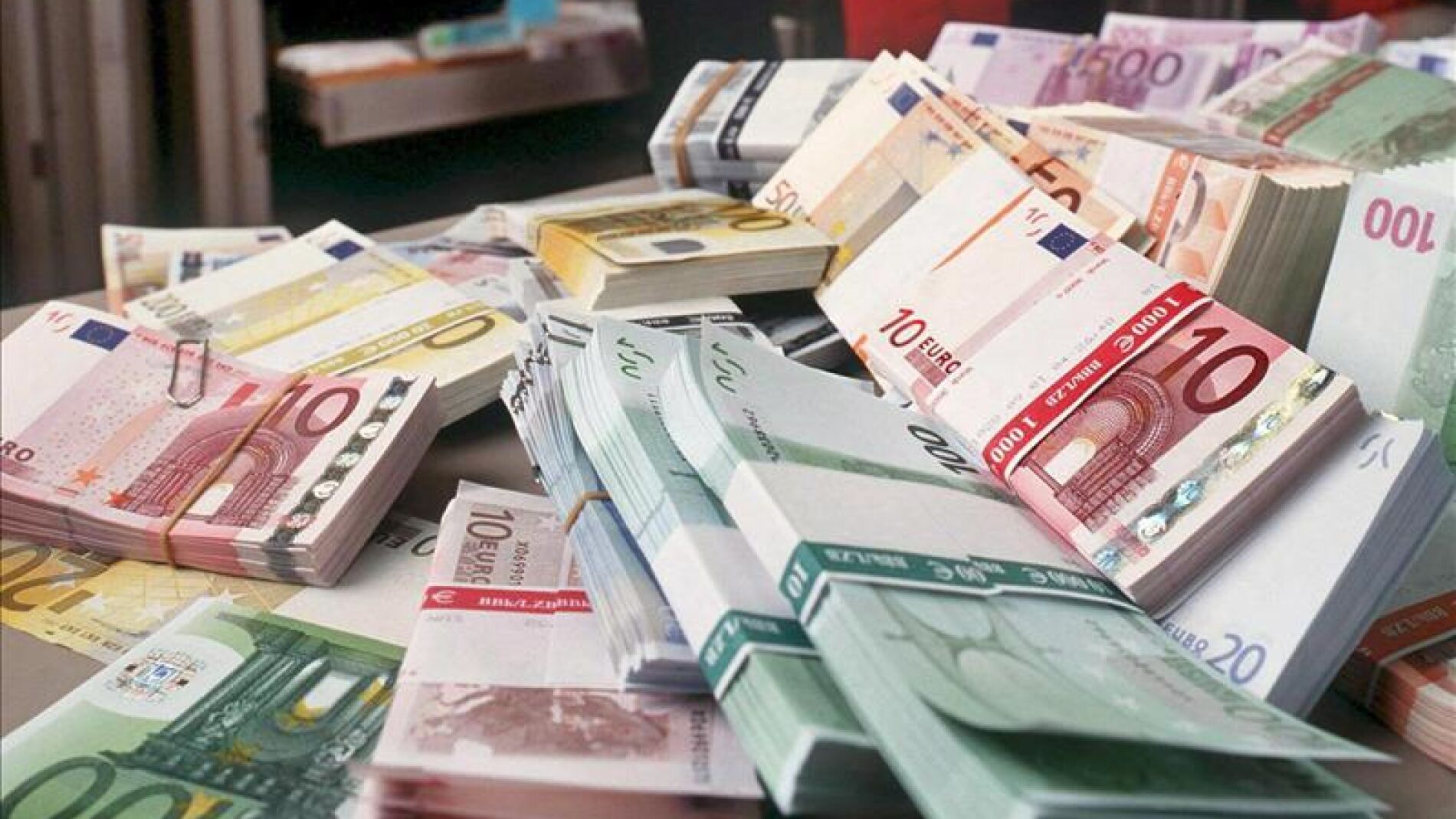 La econom&iacute;a marca a las Ligas europeas.