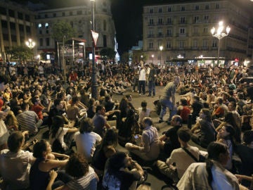 "Indignados" se reúnen en la plaza Jacinto Benavente