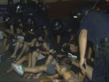 Desalojo de un Centro de Internamiento de Extranjeros en Málaga Desalojo de un Centro de Internamiento de Extranjeros en Málaga