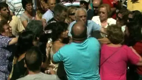 Enfrentamiento vecinal por la exhumación de restos de represaliados en Ávila Enfrentamiento vecinal por la exhumación de restos de represaliados en Ávila