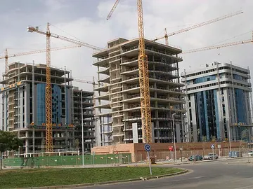 Imagen de archivo de un edificio en construcción Imagen de archivo de un edificio en construcción