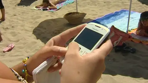 La concentración de turistas resta cobertura en los móviles La concentración de turistas resta cobertura en los móviles