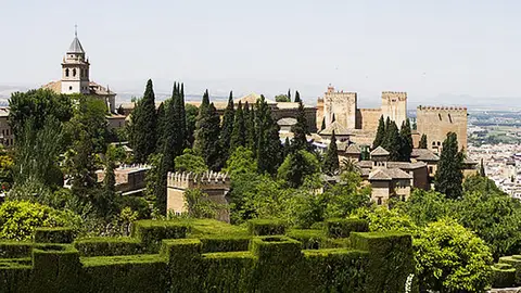 Vista panorámica de la Alhambra de Granada. Vista panorámica de la Alhambra de Granada.