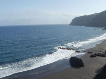 Un hombre fallece ahogado en la playa de Los Patos, Tenerife