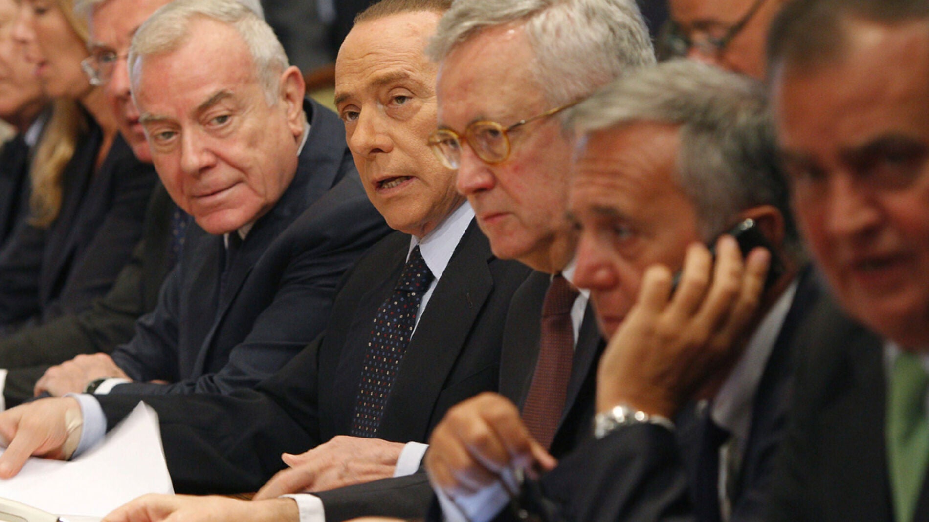 Silvio Berlusconi junto al ministro de Econom&iacute;a, Giulio Tremonti