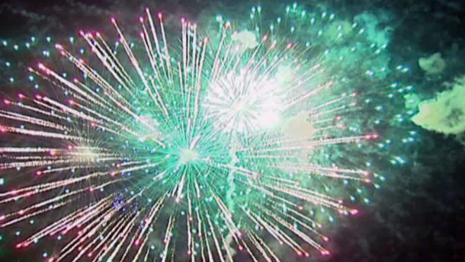 Paterna sorprende a los vecinos celebrando la 'Nit del Foc' durante el toque de queda y sin previo aviso 