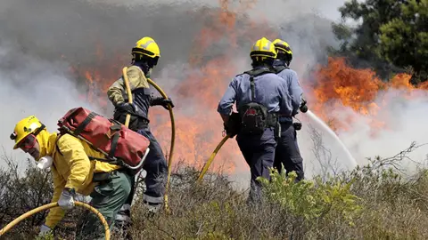 Un incendio confina en sus casas a los vecinos de Rabós en Girona Un incendio confina en sus casas a los vecinos de Rabós en Girona
