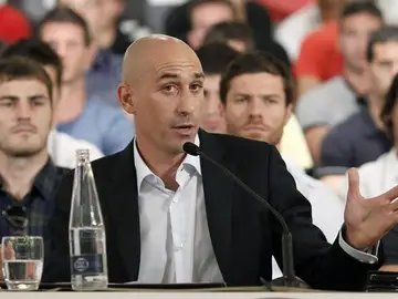 El presidente de la AFE, Luis Rubiales, con jugadores como Iker Casillas o Xabi Alonso El presidente de la AFE, Luis Rubiales, con jugadores como Iker Casillas o Xabi Alonso