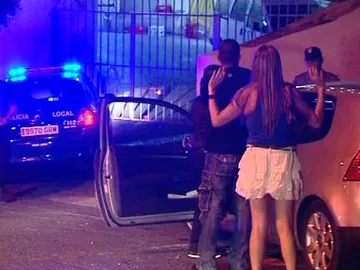 El 'botellón' pone en peligro el turismo en Gran Canaria El 'botellón' pone en peligro el turismo en Gran Canaria