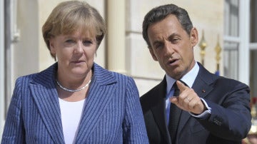 Angela Merkel junto a Nicolás Sarkozy