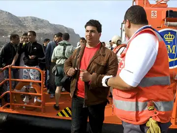 Rescatados 59 inmigrantes de tres pateras frente a las costas de Almería Rescatados 59 inmigrantes de tres pateras frente a las costas de Almería