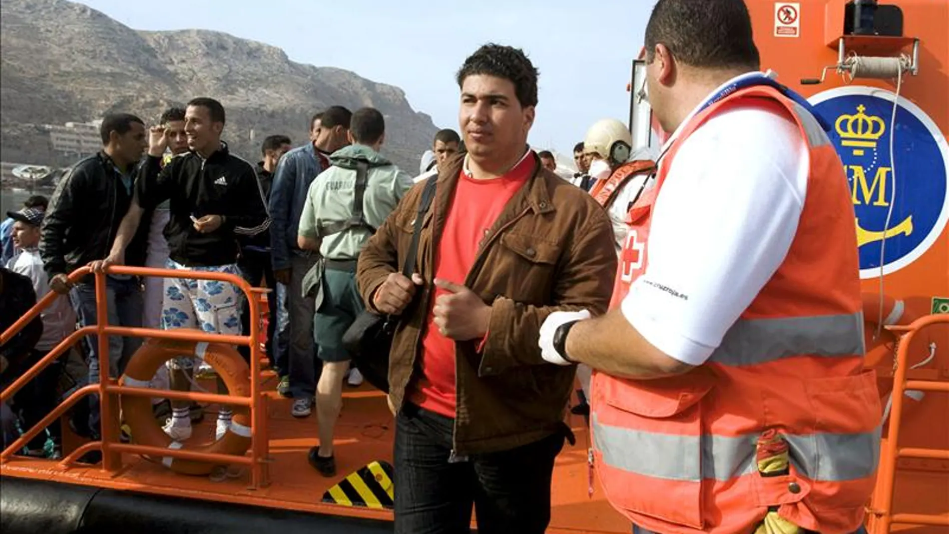 Rescatados 59 inmigrantes de tres pateras frente a las costas de Almería Rescatados 59 inmigrantes de tres pateras frente a las costas de Almería