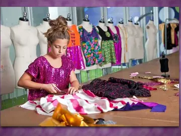 Niñas que dan consejos de moda y belleza en Internet Niñas que dan consejos de moda y belleza en Internet