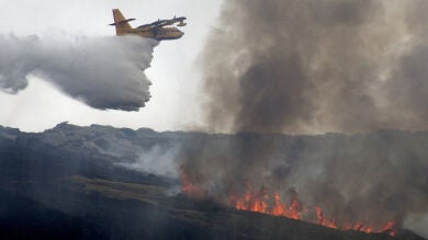 El incendio de Navalacruz pierde intensidad tras haber quemado 800 hectáreas