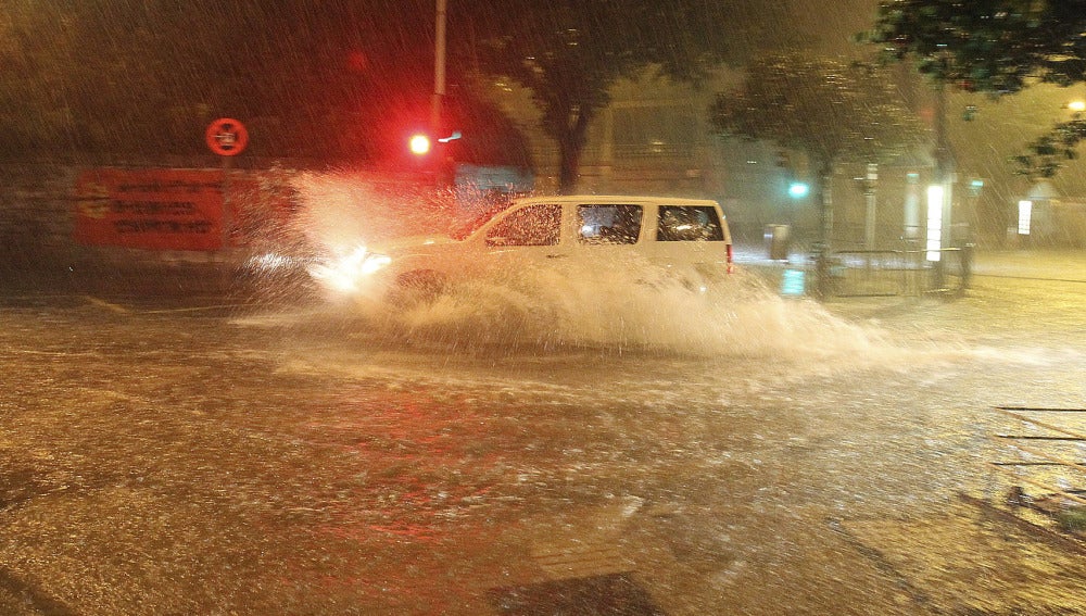 Una fuerte tromba de agua inunda Vigo en tan solo hora y media 