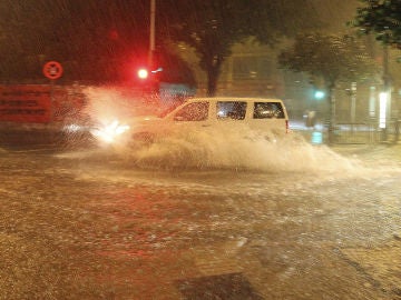 Una fuerte tromba de agua inunda Vigo en tan solo hora y media 