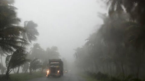 El hurac&aacute;n Irene deja a un mill&oacute;n de personas sin electricidad