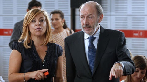 Elena Valenciano junto a Alfredo P&eacute;rez Rubalcaba