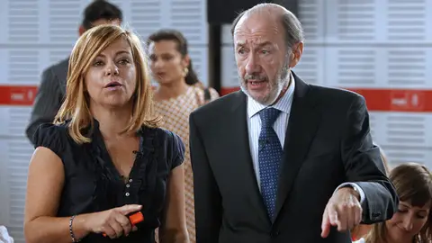 Elena Valenciano junto a Alfredo Pérez Rubalcaba Elena Valenciano junto a Alfredo Pérez Rubalcaba