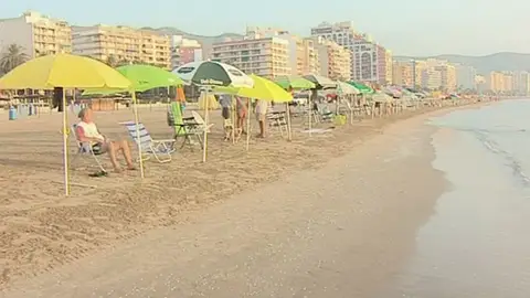 Carreras mañaneras para conseguir buen sitio en la playa Carreras mañaneras para conseguir buen sitio en la playa
