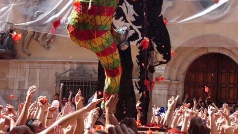 Tarazona celebra el "cipotegato" con lanzamiento de tomates