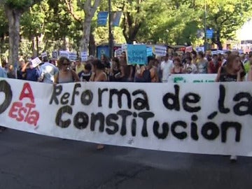 1.500 personas acuden a la manifestación contra la reforma constitucional en Madrid 1.500 personas acuden a la manifestación contra la reforma constitucional en Madrid
