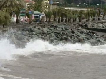 San Andrés se inunda con la subida de la marea