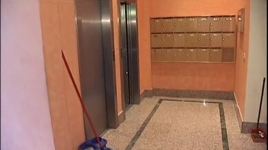 Su marido la apuñaló en el ascensor de la casa y murió desangrada