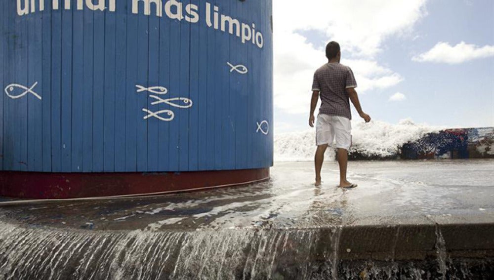 Continúa el fuerte oleaje en Santa Cruz de Tenerife