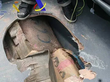 Ocho narcos recurren a Salvamento tras averiarse la lancha en la que transportaban hachís Ocho narcos recurren a Salvamento tras averiarse la lancha en la que transportaban hachís