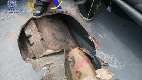  Ocho narcos recurren a Salvamento tras averiarse la lancha en la que transportaban hach&iacute;s
