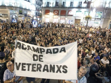 Indignados 'veteranos' se manifiestan en la Puerta del Sol