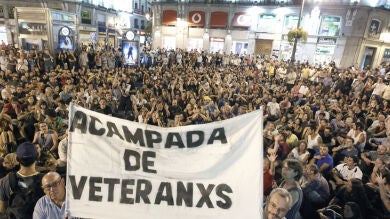 Desalojan el campamento de indignados 'veteranos' por orden policial