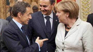 Sarkozy conversa con Merkel y Zapatero
